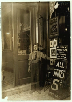Photo Source: Lewis Wickes Hine, “Greek Bootblack, Indianapolis, Aug., 1908, 10 P.M. Location: Indianapolis, Indiana,” Lot 7480, August 1908. Courtesy of the Library of Congress.