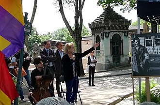 pere la chaise cemetery mausoluem